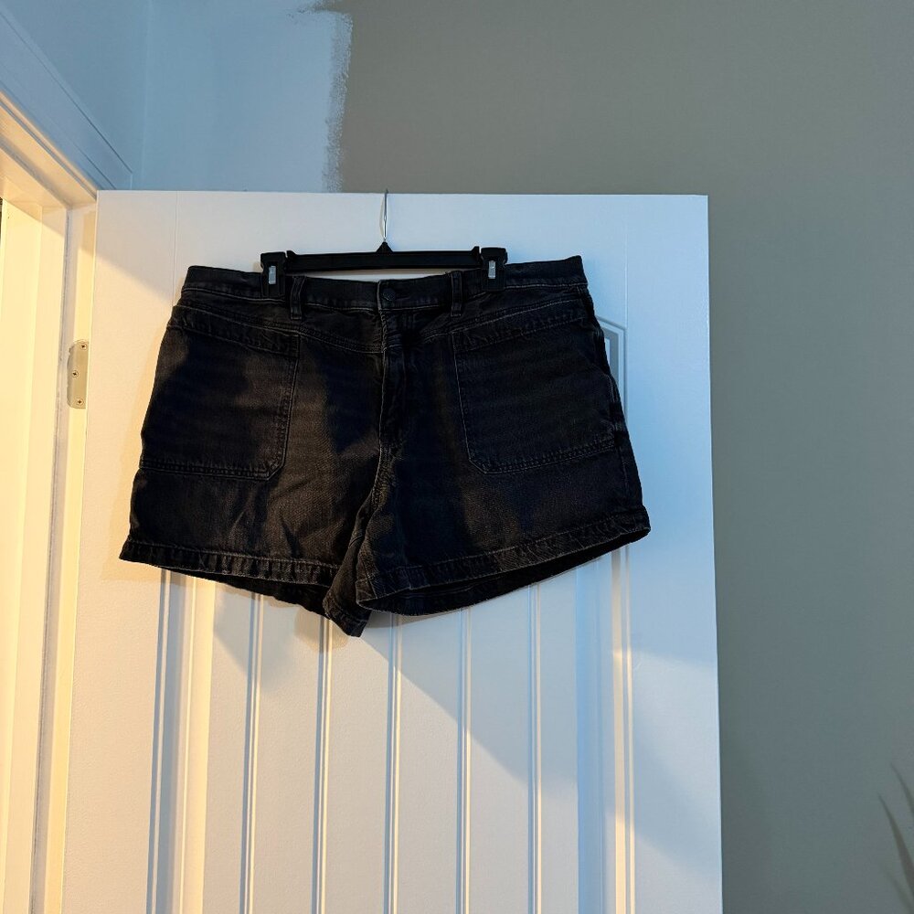 American Eagle Strigid Super High-Waisted Relaxed Denim Shorts (Black)
